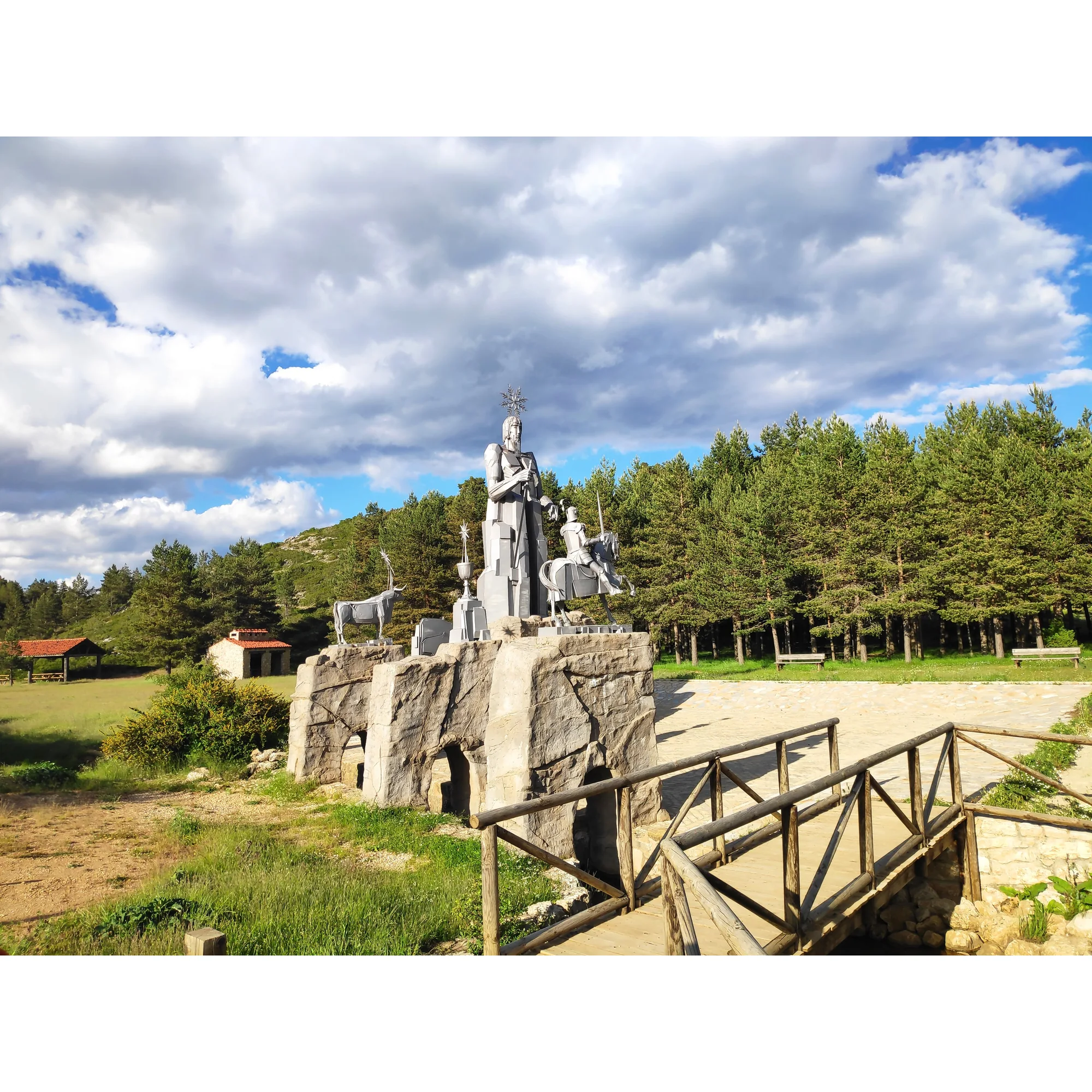 Estatuas en el nacimiento del río Tajo